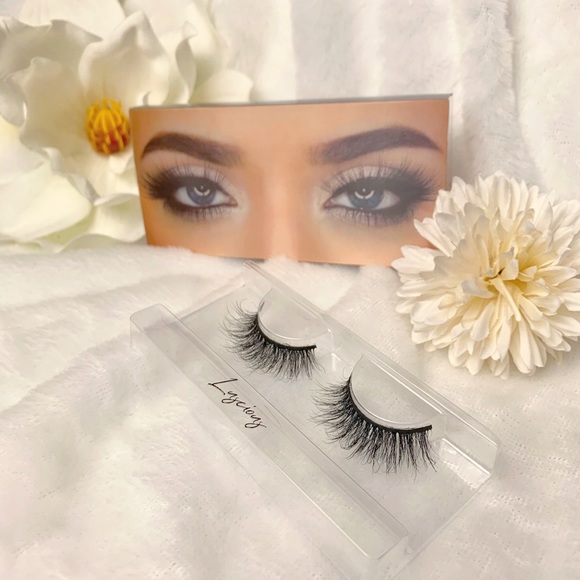 Luscious lashes - Picture 1 of 2